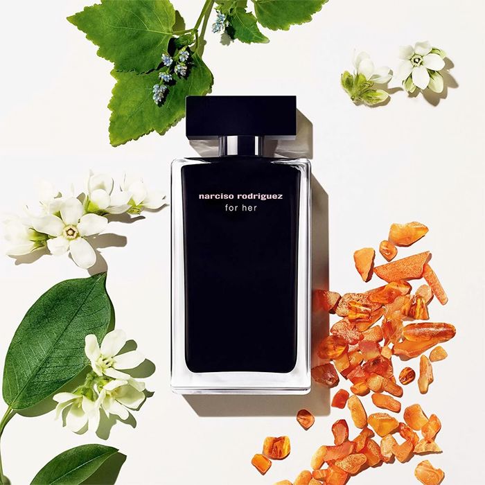 Mùi hương nước hoa Narciso Rodriguez For Her EDT màu đen